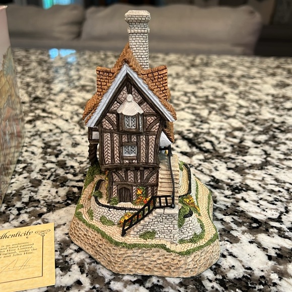 David Winter Cottages Lace Makers Cottage - Picture 3 of 6